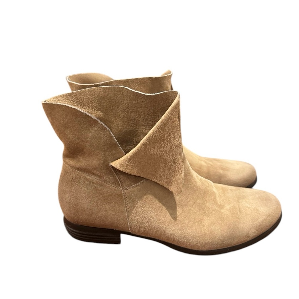 Dee Keller Elsy Short Chelsea Bootie Size 37.5EU 
7.5US